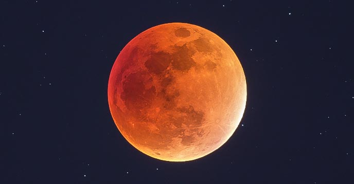 Photograph the Total Lunar Eclipse