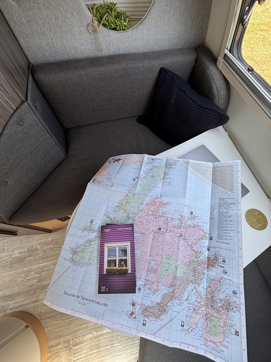 Newfoundland Travellers Guide and Map